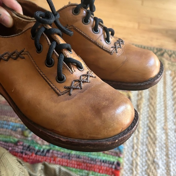 Vintage 70s Tan Leather Women's Flats - Picture 15 of 16